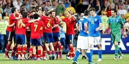 除了世界杯和欧洲杯，还有一项国家队赛事，是由意大利保持着决赛分差最大失利纪录